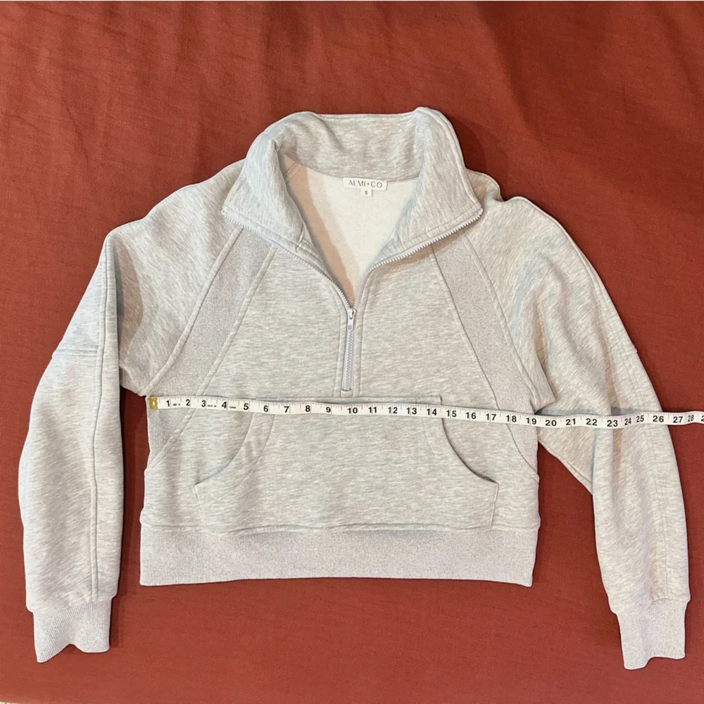 AEMI + CO Light Gray Dove Funnel Neck Half Zip Activewear Crop Sweatshirt - Picture 4 of 9